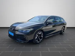 Grenadillschwarz metallic (metallic) Gebraucht 2024 VW Passat R-line Kombi | 36.200 €