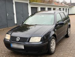 Blau Gebraucht 2003 VW Bora Kombi | 1.650 € (Guter Preis)
