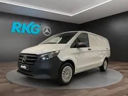 Weiß Gebraucht 2024 Mercedes Vito Van / Kleinbus | 37.473 € (Etwas zu teuer)