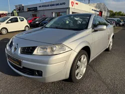 Grau Gebraucht 2006 Renault Mégane Cabriolet Dynamique Cabrio | 2.950 € (Etwas zu teuer)