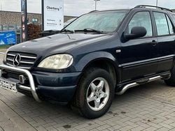 Schwarz Gebraucht 1999 Mercedes ML230 SUV | 2.900 €