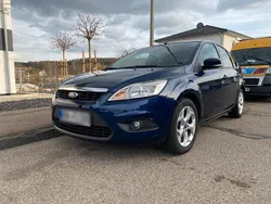 Blau Gebraucht 2011 Ford Focus Kleinwagen | 2.600 € (Fairer Preis)