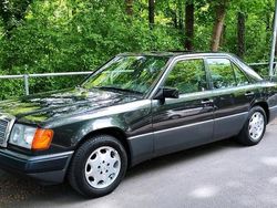 Schwarz Gebraucht 1992 Mercedes E200 Limousine | 13.999 €