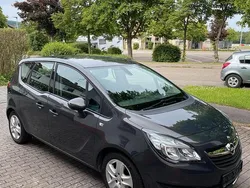 Grau Gebraucht 2016 Opel Meriva Van / Kleinbus | 6.199 € (Etwas zu teuer)