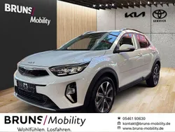 Schneeweiß Gebraucht 2024 Kia Stonic Spirit SUV | 20.490 € (Fairer Preis)
