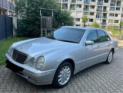 Silber Gebraucht 2000 Mercedes E240 Limousine | 4.950 €