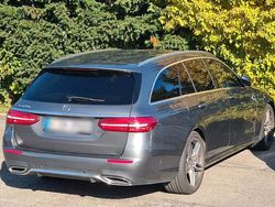 Grau Gebraucht 2017 Mercedes E220 AMG line Kombi | 22.500 € (Fairer Preis)