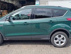 Grün Gebraucht 2016 Ford Kuga Individual SUV | 7.900 € (Guter Preis)