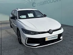 Weiß Gebraucht 2024 VW Passat R-line Kombi | 42.570 €