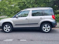 Beige Gebraucht 2011 Skoda Yeti Elegance SUV | 7.499 € (Teuer)