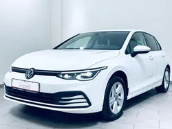 Weiß Gebraucht 2022 VW Golf VIII Life Limousine | 19.780 € (Fairer Preis)