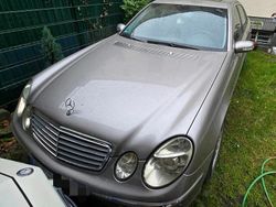 Silber Gebraucht 2004 Mercedes E240 Elegance Limousine | 5.499 € (Fairer Preis)