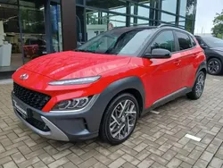 Ignite red / abyss black Gebraucht 2023 Hyundai Kona Prime SUV | 25.990 € (Superpreis)