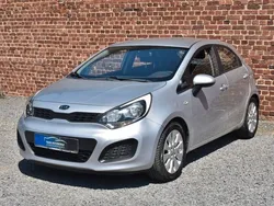 Silber Gebraucht 2012 Kia Rio Limousine | 5.990 € (Fairer Preis)