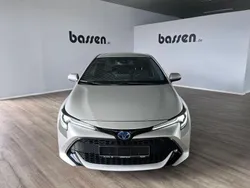 Cosmicsilber metallic Gebraucht 2019 Toyota Corolla Club Limousine | 19.450 € (Guter Preis)