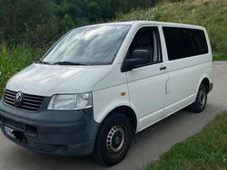 Weiß Gebraucht 2007 VW Caravelle Van / Kleinbus | 6.800 € (Etwas zu teuer)