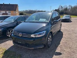 Deep black perleffekt Gebraucht 2024 VW Touran Move Van / Kleinbus | 33.420 € (Guter Preis)