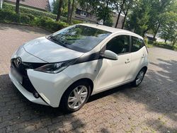 Weiß Gebraucht 2017 Toyota Aygo X-play Kleinwagen | 8.240 € (Fairer Preis)