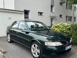 Grün Gebraucht 1999 Opel Vectra Limousine | 2.499 € (Teuer)