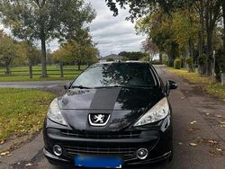 Schwarz Gebraucht 2008 Peugeot 207 CC Roland Garros Cabrio | 7.500 €