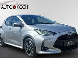 Silber Gebraucht 2023 Toyota Yaris Hybrid Limousine | 20.790 € (Fairer Preis)