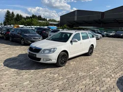 Weiß Gebraucht 2012 Skoda Octavia Ambition Kombi | 3.950 € (Fairer Preis)