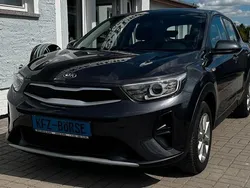 Grau Gebraucht 2018 Kia Stonic Edition 7 SUV | 10.800 € (Fairer Preis)