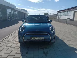 Blau Gebraucht 2022 Mini ONE Classic Kleinwagen | 20.500 € (Etwas zu teuer)