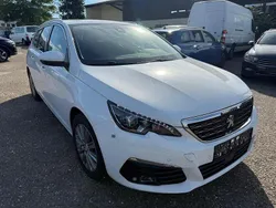 Weiß Gebraucht 2021 Peugeot 308 Allure Kombi | 9.758 € (Superpreis)