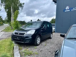 Schwarz Gebraucht 2017 Peugeot Partner Tepee Van / Kleinbus | 9.400 € (Fairer Preis)