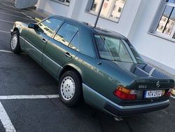 Grün Gebraucht 1993 Mercedes E280 Limousine | 6.299 €