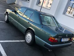 Grün Gebraucht 1993 Mercedes E280 Limousine | 6.499 €