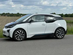 Weiß Gebraucht 2016 BMW i3 Comfort Edition Kleinwagen | 13.500 € (Fairer Preis)