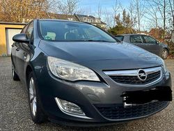 Grau Gebraucht 2012 Opel Astra Kombi | 5.200 € (Fairer Preis)