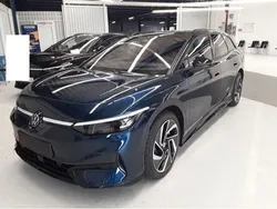 Aquamarinblau metallic/schwarz Gebraucht 2025 VW ID.7 Pro Limousine | 51.980 € (Etwas zu teuer)