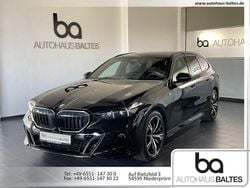 Saphirschwarz met. Gebraucht 2025 BMW 520 M Sport Kombi | 53.849 € (Guter Preis)