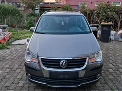 Grau Gebraucht 2008 VW Touran Van / Kleinbus | 5.600 € (Etwas zu teuer)
