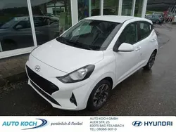 Weiß (atlas white / sol) Neu 2024 Hyundai i10 Trend Kleinwagen | 16.990 € (Fairer Preis)