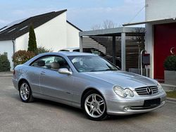 Briliantsilber metallic Gebraucht 2003 Mercedes CLK240 Elegance Coupé | 7.950 € (Fairer Preis)