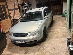 Silber Gebraucht 2000 VW Passat Kombi | 350 € (Superpreis)
