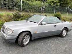 Silber Gebraucht 1995 Mercedes E200 Cabrio | 11.000 €