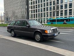 Beige Gebraucht 1991 Mercedes E300 Kombi | 6.500 €