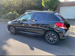 Schwarz Gebraucht 2010 Peugeot 207 Kleinwagen | 2.800 €