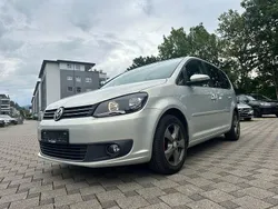 Grau Gebraucht 2015 VW Touran Comfortline Van / Kleinbus | 5.350 €