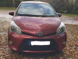 Rot Gebraucht 2012 Toyota Yaris Club Kleinwagen | 9.300 € (Fairer Preis)