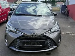 Grau Gebraucht 2020 Toyota Yaris Team Limousine | 14.500 € (Fairer Preis)