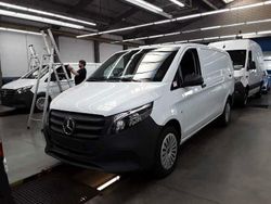 Weiß Gebraucht 2024 Mercedes Vito Van / Kleinbus | 31.990 € (Fairer Preis)