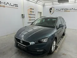 Grau Gebraucht 2024 Seat Leon Style Limousine | 23.490 €