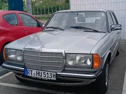 Silber Gebraucht 1983 Mercedes E240 Limousine | 9.900 €