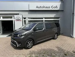 Basaltgrau metallic Gebraucht 2023 Toyota Proace Verso Plus Kombi | 47.999 €